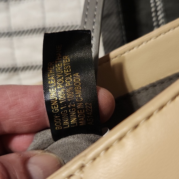 Leather cross body bag - Picture 8 of 9